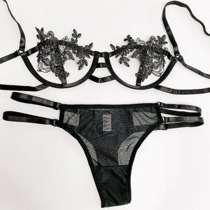 Solo black bikini panty